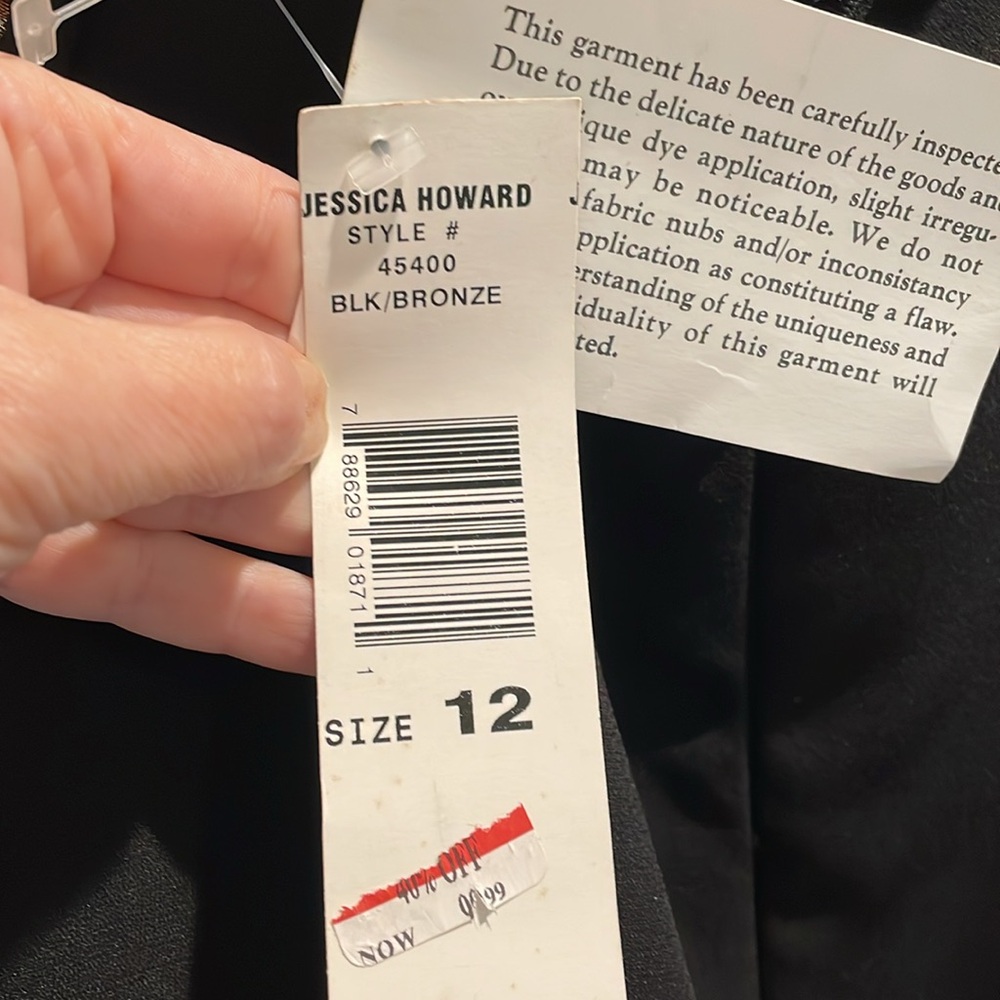 Jessica Howard fully lined maxi dress, metallic top with hidden back zipper. - Picture 11 of 11